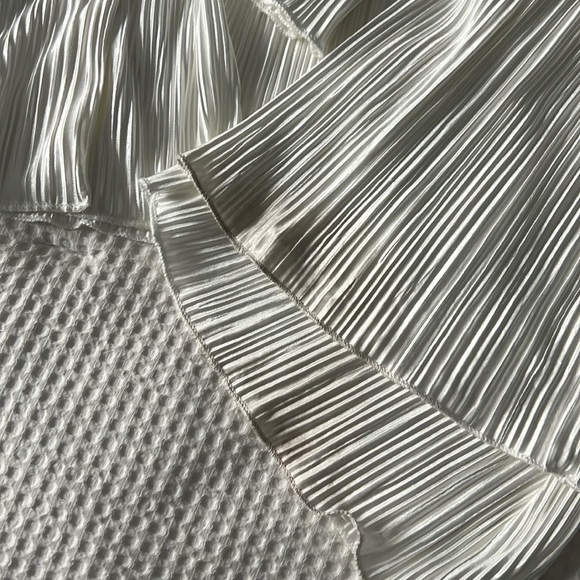 White Lounge Set - Picture 9 of 9